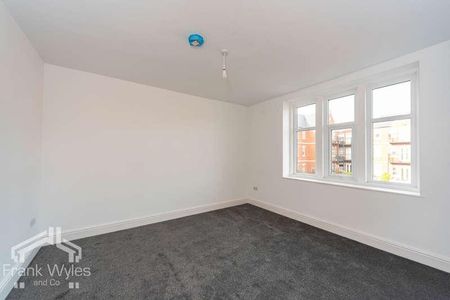 St Annes Road West, Lytham St Annes, Lancashire, FY8 - Photo 4