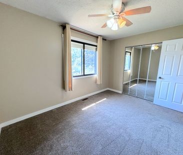 Dec.1st: Central – 3 bed, 2 bath main top floor suite - Photo 3