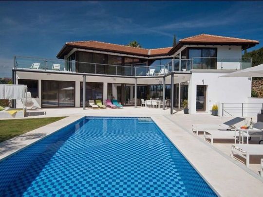 5 bedroom luxury Villa for rent in Nueva Andalucia, Spain - Photo 1