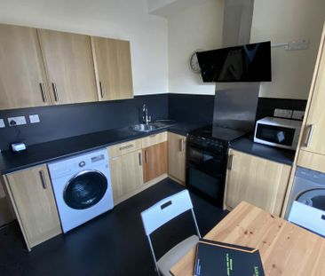 3 bedroom apartment to rent - Photo 2