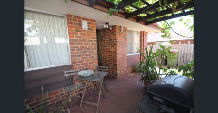 DUPLEX IN CONVENIENT LOCATION ! - Photo 3