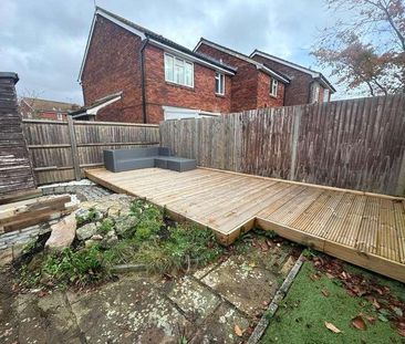 Wheatear Drive, Petersfield, Hampshire, GU31 - Photo 2