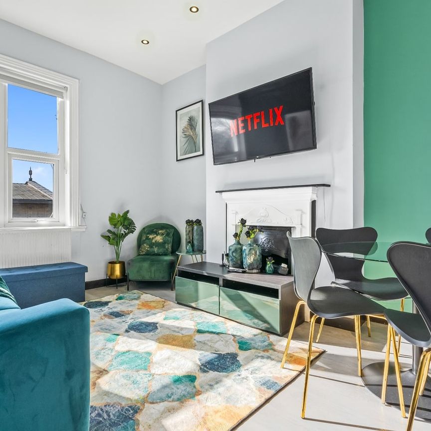 3 Bed Flat, Fulham Palace Road, SW6 - Photo 1