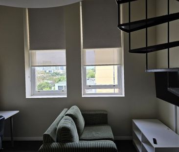 Furnished Loft in the Heart of Broadway – Prime Student Location - Photo 4