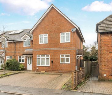 Quarry Hill, Godalming, Surrey, GU7 - Photo 2