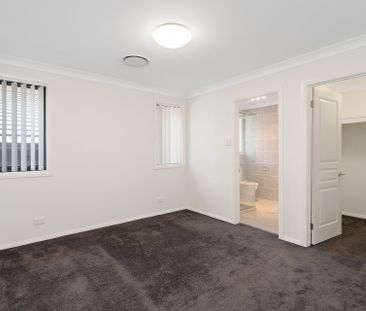 Move-in ready home in neighbourhood - Photo 4