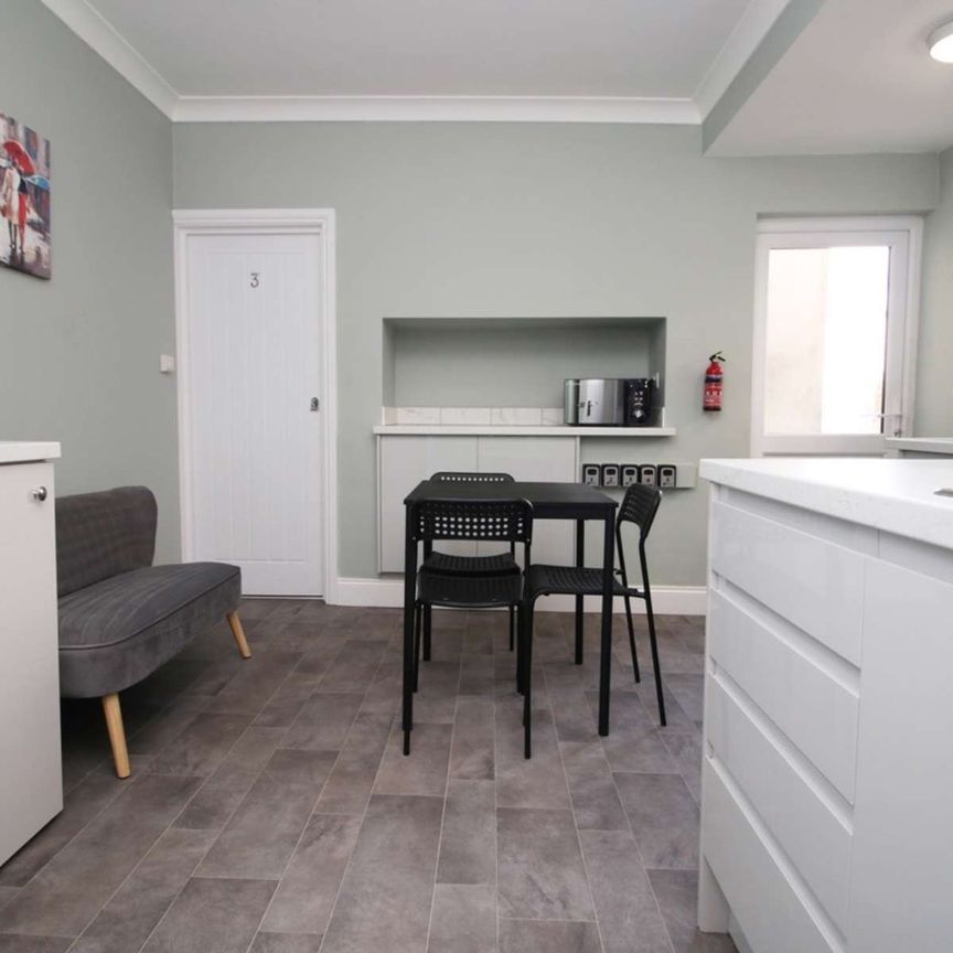 Room in a Shared House, Mount View Terrace Room 4 - Photo 1