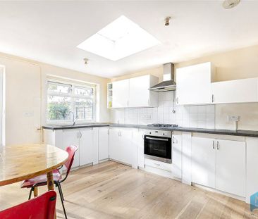 4 bedroom semi-detached house to rent - Photo 3