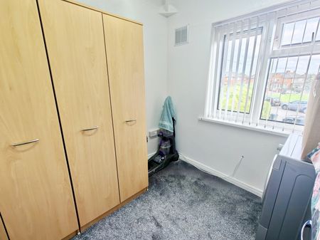 3 bedroom semi-detached house to rent - Photo 4