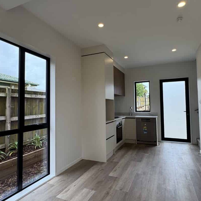 Easy Living in Māngere Bridge – The Gateway to Comfort and Convenience - Photo 1