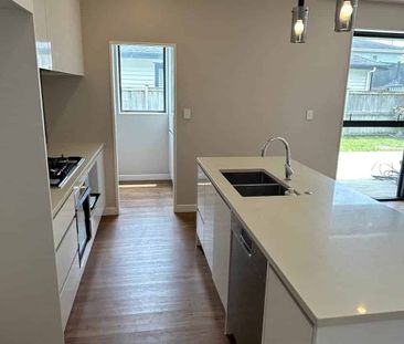 A Must View! - Photo 3