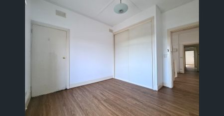 Spacious 3-Bedroom Unit in Prime Pascoe Vale South Location - Photo 3