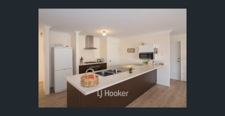 Spacious Family Home in a Fantastic Location - Photo 3