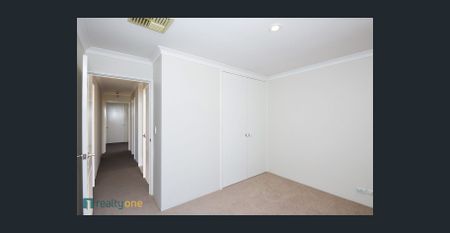 HUGE FAMILY HOME RECENTLY REFURBISHED WITH ALL THE EXTRAS - VIEWING: Wednesday 18th February 3.45pm - 4pm - Photo 4