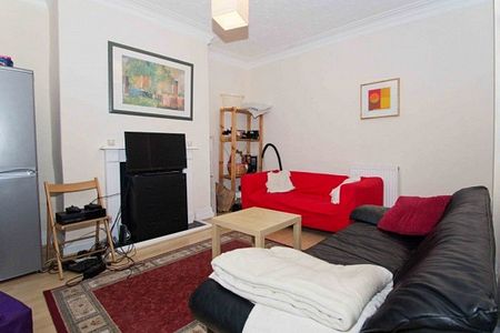 3 Bed - Quarry Mount Terrace , Woodhouse , Leeds - Photo 3