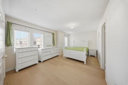 For Lease - 426 Hidden Trail, Oakville, Ontario - Photo 2