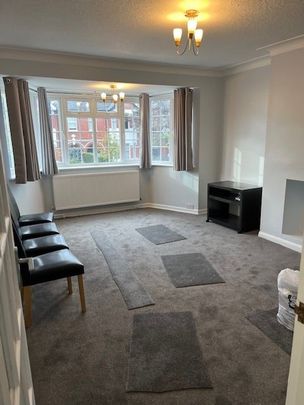 2 Bed Flat, Twyford Court, W3 - Photo 1