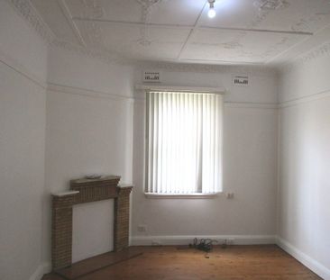 Cozy Family Home - Photo 2