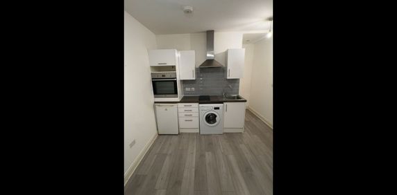 Studio Flat, London Road, SW16 - Photo 2