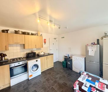 1 bedroom in a house share to rent - Photo 3