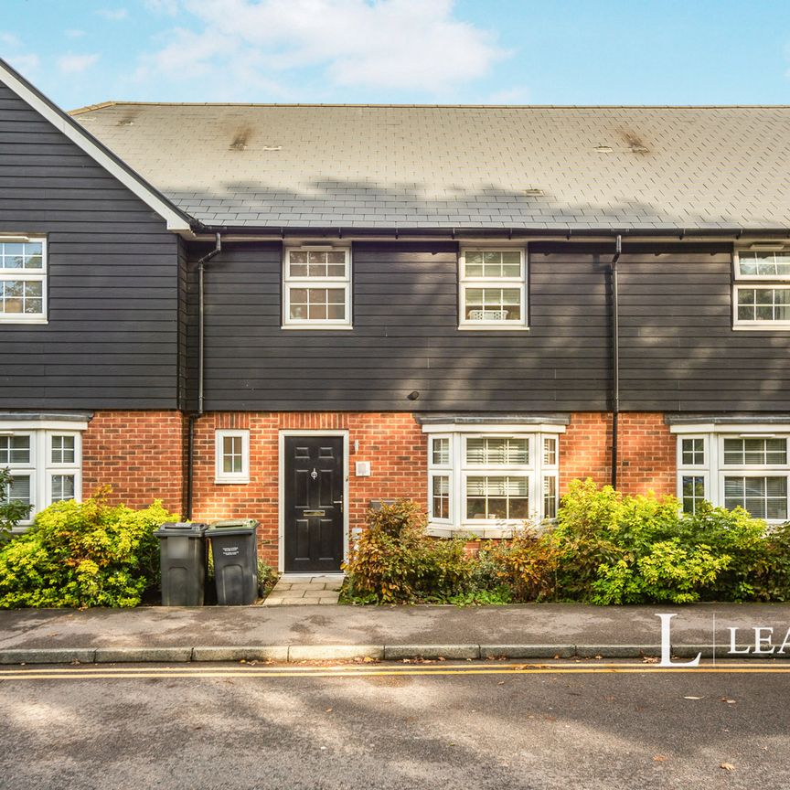 3 bedroom house to rent Sheldon Way, Larkfield, Aylesford, Kent, ME20 - Photo 1