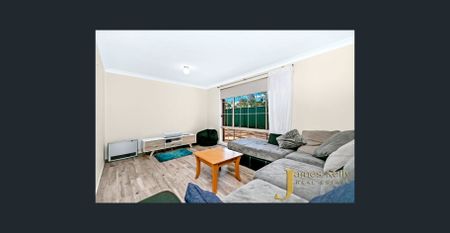 Spacious and Secure Home with Stunning Entertaining Deck ! - Photo 4