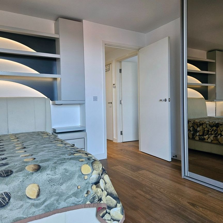 1 Bed Flat, Lighterage Court, TW8 - Photo 1