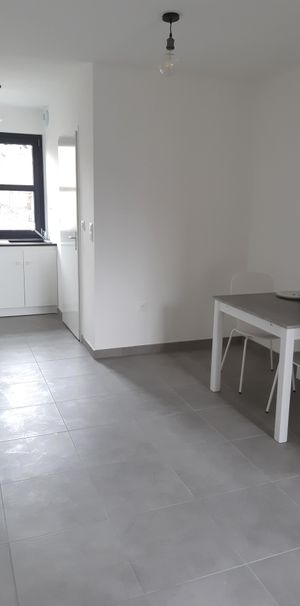 Location Appartement 1 pièce 25m² LA ROCHE SUR YON 85000 - Photo 1