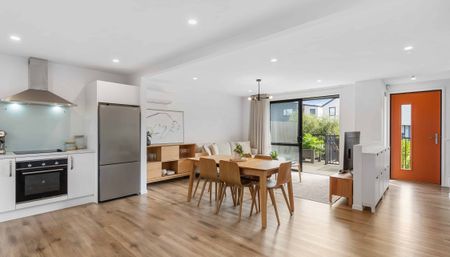 Modern 2021 built 3 bed, 1 bath with carpark - Photo 5