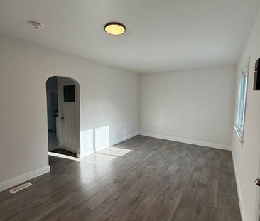 48 Alma Street North - Photo 1