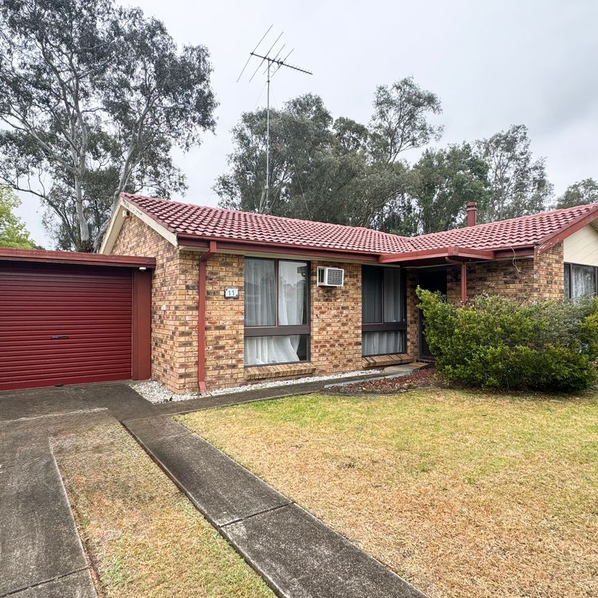 Spacious 3-Bedroom Family Home in Prime Kingswood Location - Photo 1