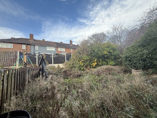 North Carr Croft, Huddersfield - Photo 1