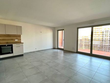 Location Appartement 3 pièces 65m² - Photo 3