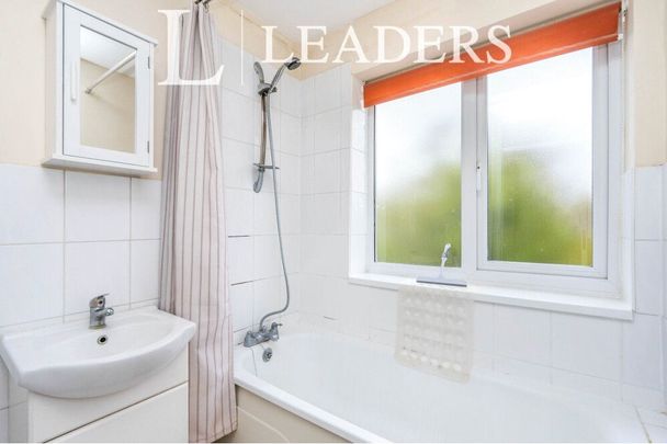 4 bedroom house to rent Arundel Drive, Fareham, PO16 - Photo 1