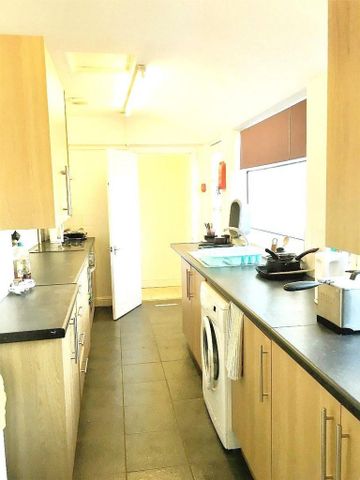 1 bedroom in a house share to rent - Photo 5