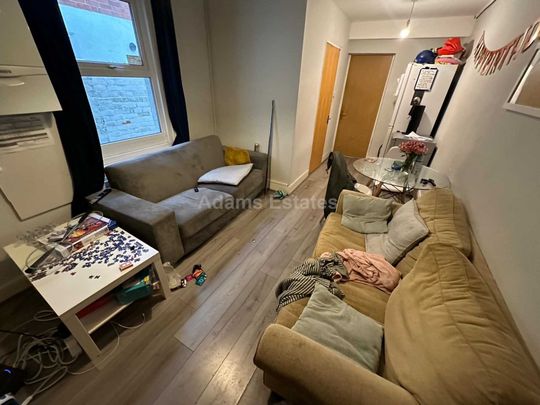 Palmer Park Avenue, Reading - Photo 1