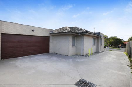 Charming House at 125 Dallas Drive, Dallas - Photo 3