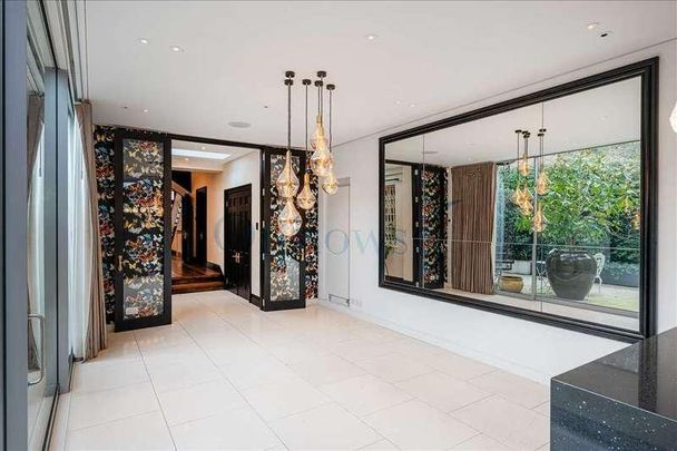 Chelsea Square, London, SW3 - Photo 1