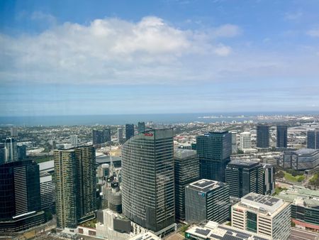 Breathtaking 2-Bedroom Apartment on the 60th Floor in Melbourne! - Photo 4