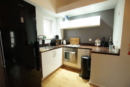 2 bedroom Town House to let - Photo 3