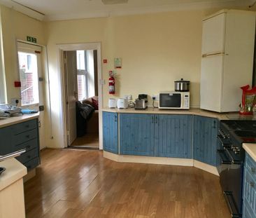 10 bedroom house of multiple occupation to rent - Photo 6