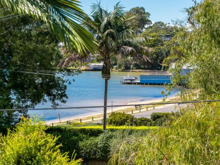 Relaxed Pittwater Lifestyle in a Low-Maintenance Modern Home - Photo 3