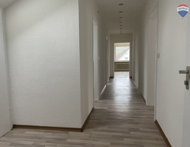 3-ZIMMER-DACHGESCHOSS-WOHNUNGEN IM 2-OBERGESCHOSS LINKS ZUR MIETE! - Photo 1