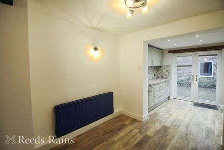 3 bedroom terraced house to rent - Photo 5