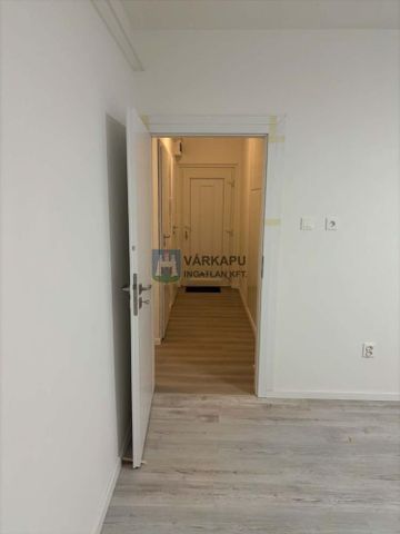 Kiadó felújított panel lakás - Székesfehérvár - Photo 5