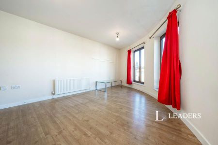 2 bedroom apartment to rent High Street, Newport Pagnell, Buckinghamshire, MK16 - Photo 3