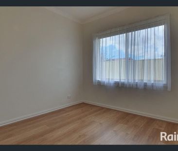 Modern 3-Bedroom Unit in Prime St Albans Location - Photo 3