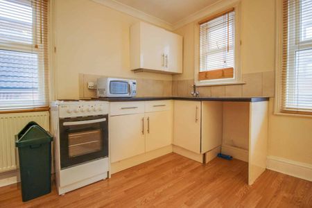 Flat 5, 12 Milton Road, Swindon, SN1 - Photo 4