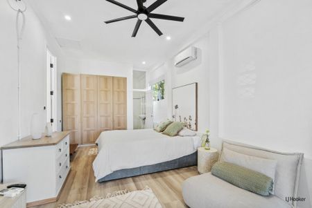 Contemporary Four-Bedroom Family Home with Pool - Photo 4