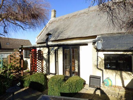 4 bedroom semi-detached house to rent - Photo 5